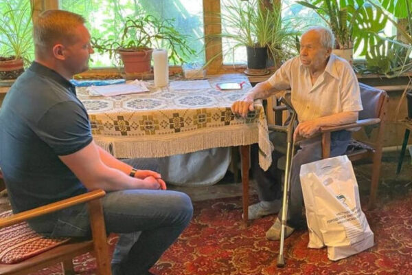 Единороссы поздравили с 95-летием ветерана Великой Отечественной войны Александра Утяшева