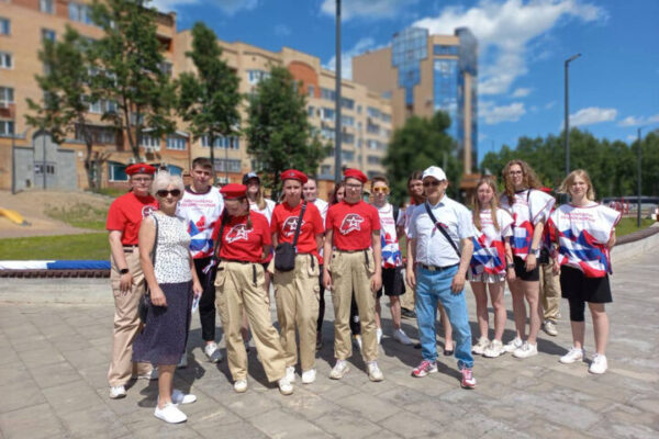 В Красноармейске партийцы провели акцию «Карта России», приуроченную к празднованию Дня России
